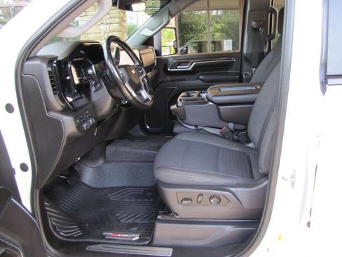 Used 2024 Chevrolet Silverado 2500 LT AWD/4WD image 12