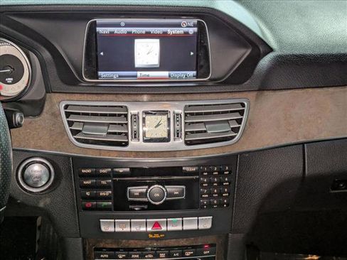 Used 2014 Mercedes-Benz E 250 BlueTEC Sedan image 16