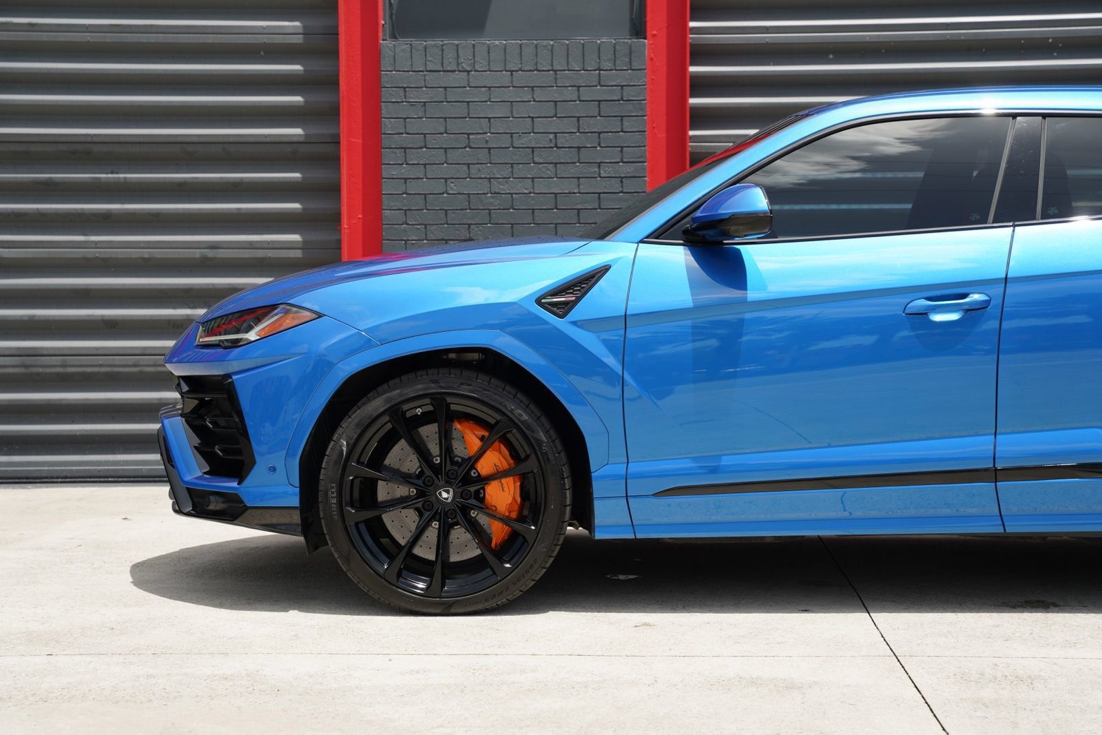 Used 2020 Lamborghini Urus AWD/4WD image 6