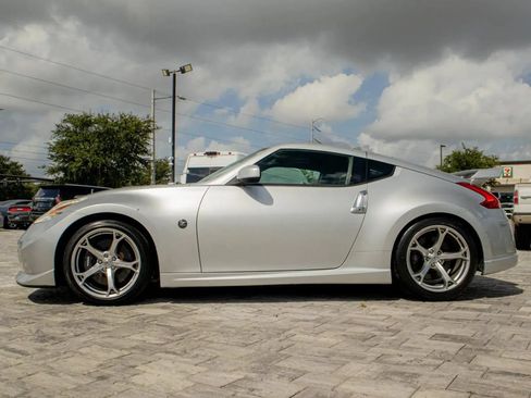 Used 2009 Nissan 370Z NISMO RWD image 4