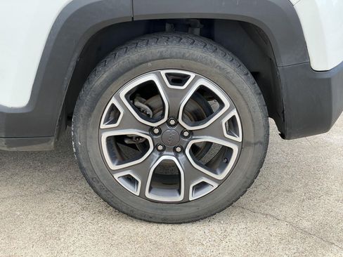 Used 2018 Jeep Renegade Limited w/ UConnect 8.4 Nav Group FWD image 50