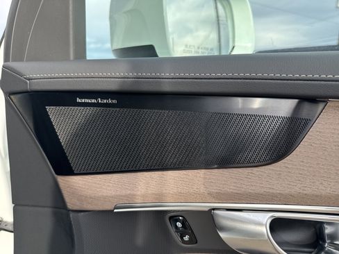 New 2026 Volvo XC90 B6 Plus w/ Protection Package Premier image 14
