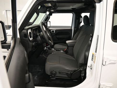 Used 2024 Jeep Wrangler Sport S image 11