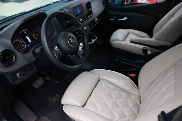 Used 2020 Mercedes-Benz Sprinter 2500 image 7