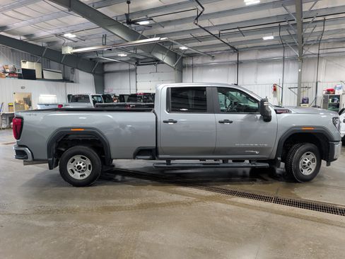 Used 2024 GMC Sierra 2500 Pro AWD/4WD image 2