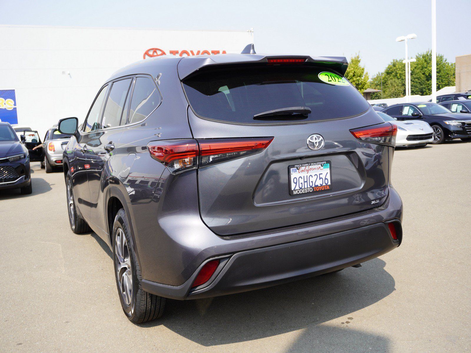 Used 2022 Toyota Highlander XLE FWD image 8