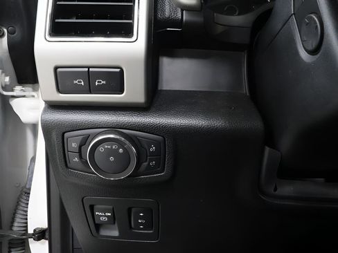 Used 2019 Ford F150 Lariat w/ Equipment Group 502A Luxury AWD/4WD image 19