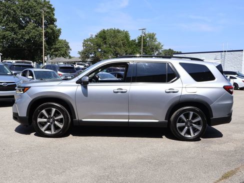 Used 2023 Honda Pilot Touring image 4