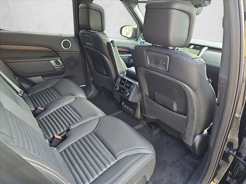 Certified 2024 Land Rover Discovery Dynamic SE image 6