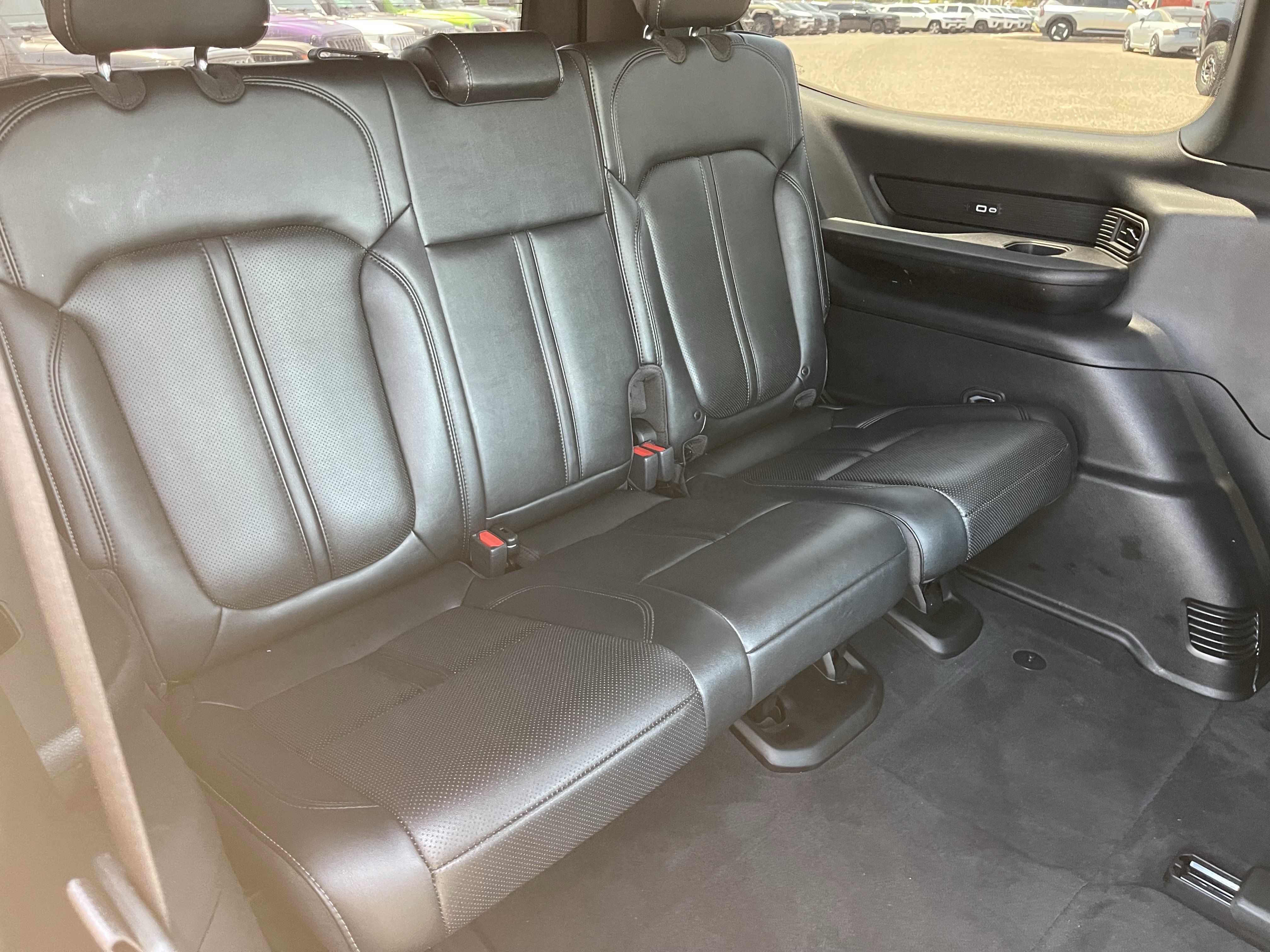 Certified 2025 Jeep Wagoneer Series II AWD/4WD image 13