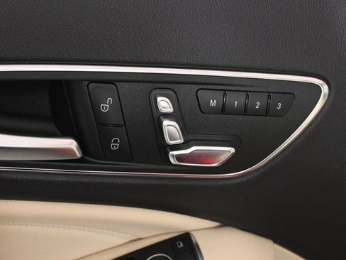 Used 2019 Mercedes-Benz GLA 250 4MATIC image 30