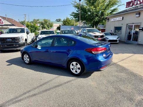 Used 2017 Kia Forte LX FWD image 2