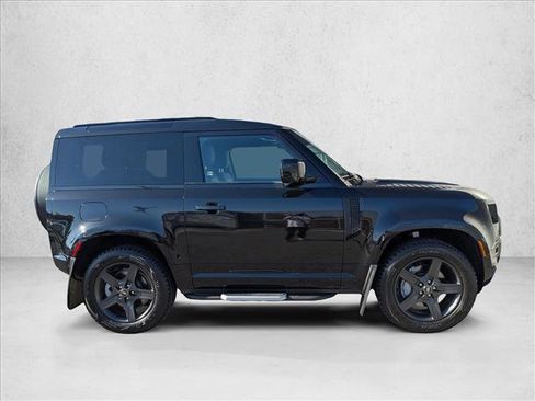 Used 2023 Land Rover Defender 90 X-Dynamic SE image 4