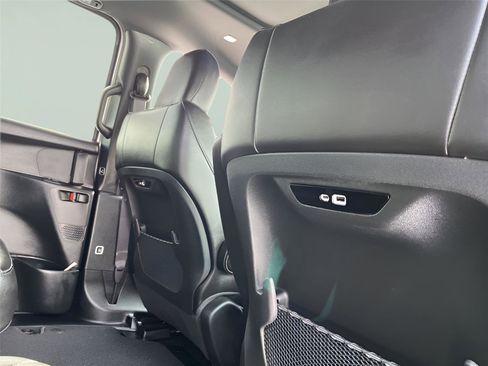 Used 2024 Chrysler Pacifica Touring-L w/ S Appearance Package image 31