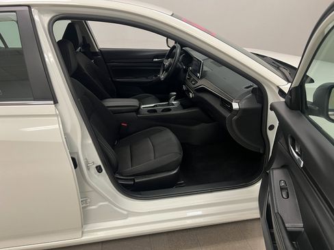 Used 2025 Nissan Altima 2.5 SV image 26