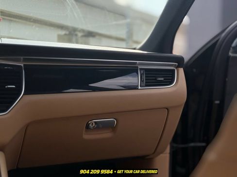 Used 2018 Porsche Macan AWD/4WD image 14