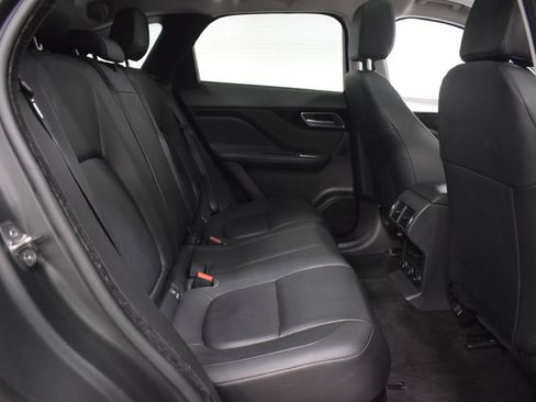 Used 2018 Jaguar F-PACE Premium image 17