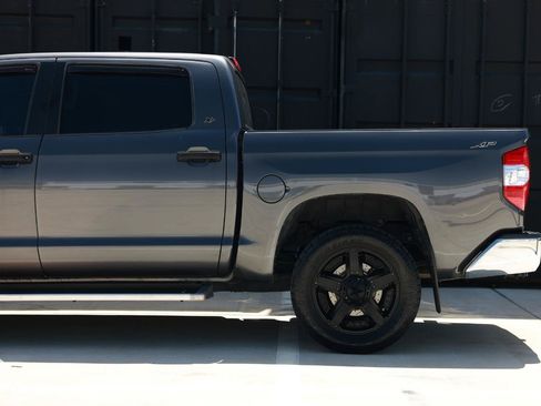 Used 2016 Toyota Tundra SR5 w/ SR5 Upgrade Package RWD image 28