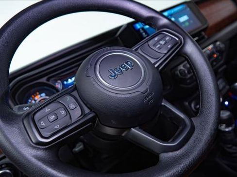 Used 2025 Jeep Wrangler Unlimited Sport AWD/4WD image 36