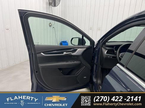 Used 2025 Cadillac XT5 Premium Luxury image 8