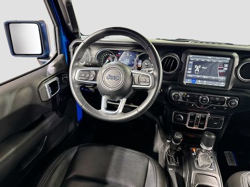 Used 2022 Jeep Wrangler Unlimited Sahara AWD/4WD image 15