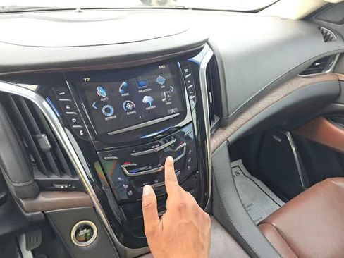 Used 2017 Cadillac Escalade Premium Luxury image 7