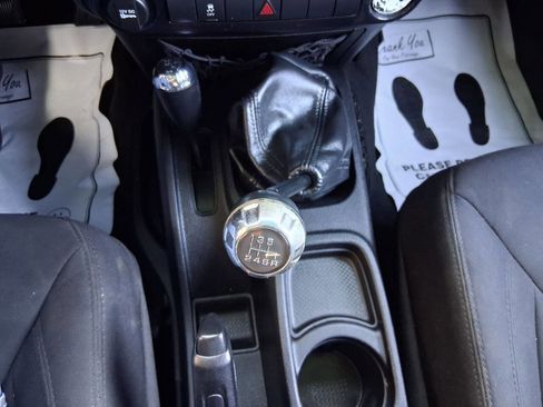 Used 2015 Jeep Wrangler Unlimited Sport AWD/4WD image 16