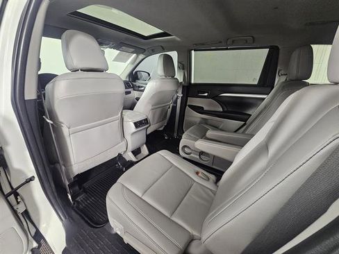 Used 2019 Toyota Highlander XLE image 29