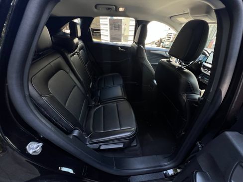 Used 2025 Ford Escape Platinum AWD/4WD image 18