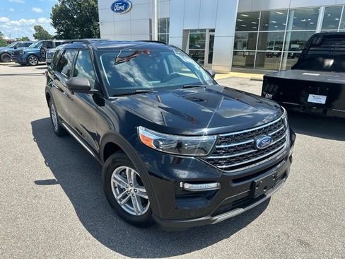 Used 2021 Ford Explorer XLT w/ Equipment Group 202A RWD image 6