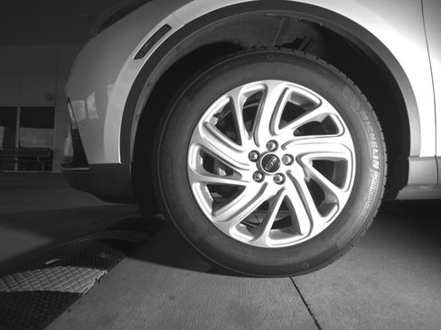 Used 2024 Lincoln Corsair FWD image 3