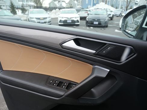 Used 2022 Volkswagen Tiguan SE w/ Panoramic Sunroof Package image 14