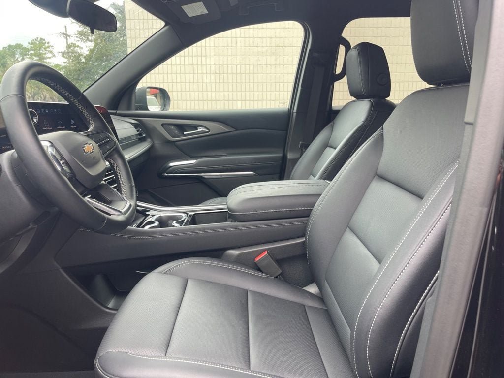 Used 2026 Chevrolet Traverse LT FWD image 10