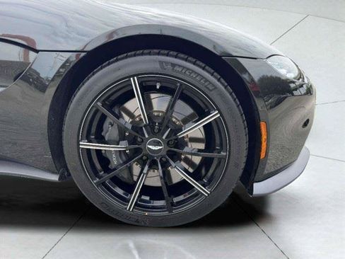 Used 2022 Aston Martin V8 Vantage Roadster RWD image 49