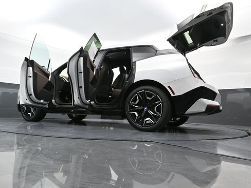 New 2025 BMW iX xDrive50 image 43