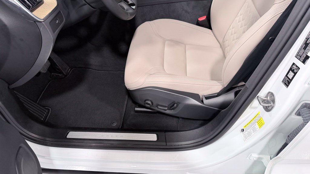 Certified 2026 Volvo XC60 B5 Plus AWD/4WD image 11