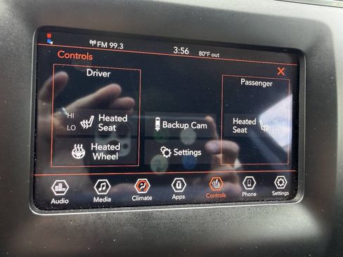 Used 2019 Jeep Cherokee Latitude Plus w/ Cold Weather Group AWD/4WD image 11