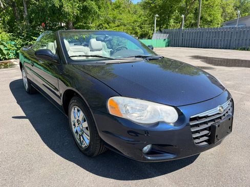 Used 2004 Chrysler Sebring Limited w/ Driver Convenience Group FWD image 3
