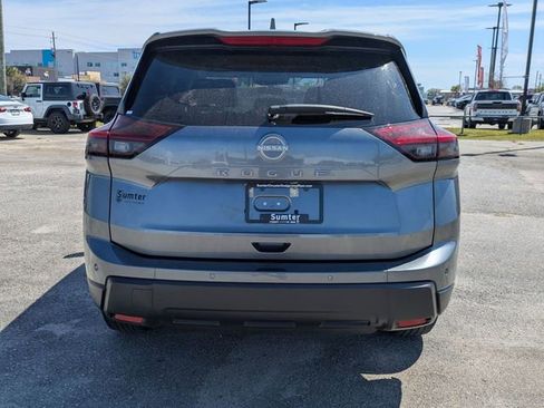 Used 2025 Nissan Rogue SV image 4
