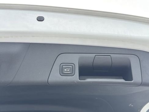 Used 2021 Buick Envision Essence w/ Sport Touring Package image 15