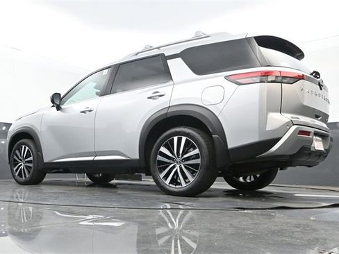 Used 2024 Nissan Pathfinder Platinum w/ Cargo Package image 27