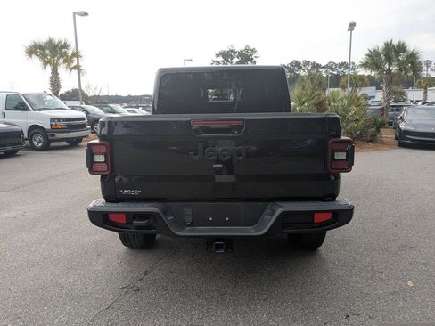 Used 2023 Jeep Gladiator Overland image 5