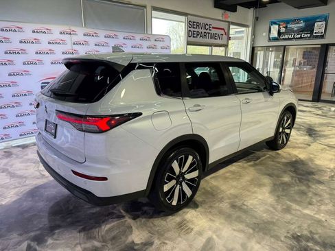 Used 2025 Mitsubishi Outlander Trail Edition image 8