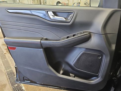 Used 2025 Ford Escape ST-Line image 25