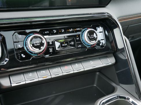 New 2026 GMC Sierra 2500 AT4 w/ AT4 Premium Plus Package AWD/4WD image 20