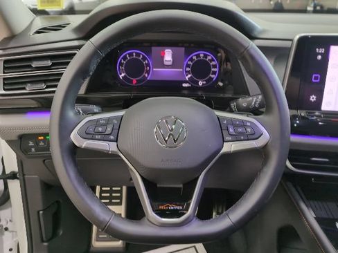 Used 2025 Volkswagen Atlas Peak Edition SE AWD/4WD image 6
