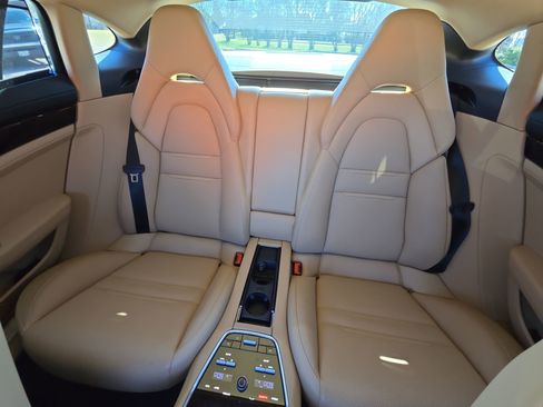 Used 2018 Porsche Panamera 4S image 22