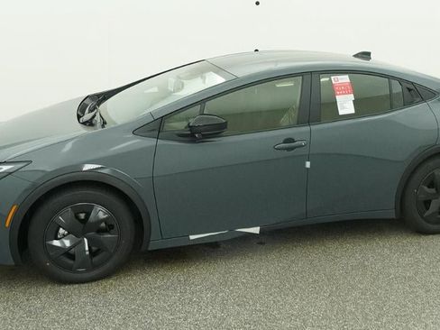 New 2026 Toyota Prius Plug-In Hybrid FWD image 4