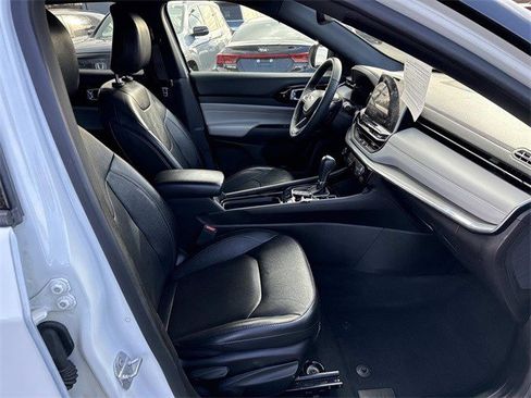 Used 2023 Jeep Compass Limited image 9