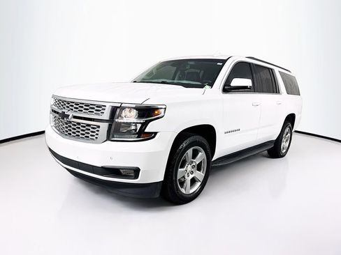 Used 2018 Chevrolet Suburban LT image 3